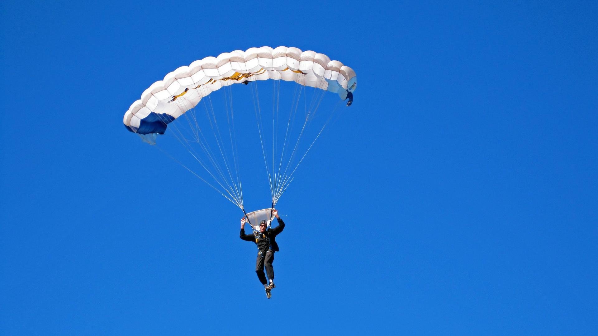 _东京马拉松：运动员突破极限创造佳绩_，东京马拉松事件